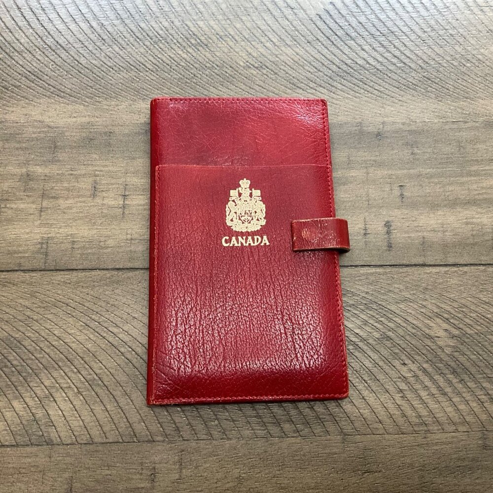 Buxton Oasis Genuine Leather Canada Red Passport Holder Traveler's Cheques Cards